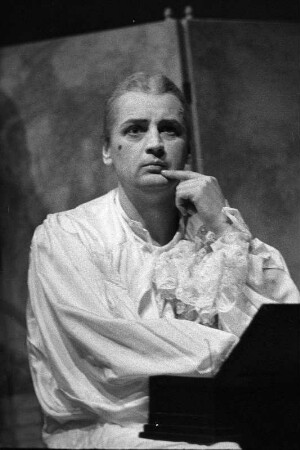 Szenenbilder aus "Die Mitschuldigen", Lustspiel von Johann Wolfgang von Goethe. Kammerspiele (Deutsches Theater) Berlin, Oktober 1961