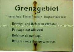 Schild mit Hinweis auf Grenzgebiet