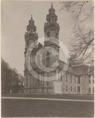 Doppelturmfassade der Klosterkirche Grüssau von SW