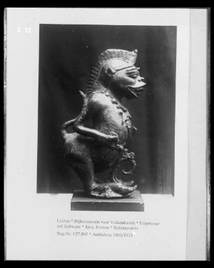 Ungeheuer mit Schwanz