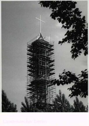 Kaiser-Friedrich-Gedächtniskirche; Turm im Bau; (Tiergarten)