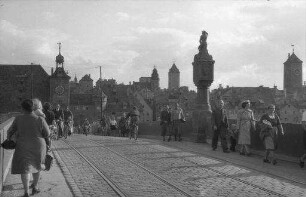 Regensburg: Verkehr auf der Steinbrücke