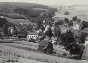 Hopfgarten bei Scharfenstein : Hopfgarten bei Scharfenstein. Blick von Osten nach Westen über das Zschopautal hinweg