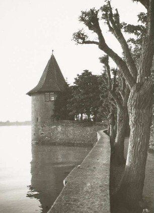 Lindau, Pulverturm : Lindau. Pulverturm der Karlsbastion. Ansicht von Osten (von der Uferpromenade)