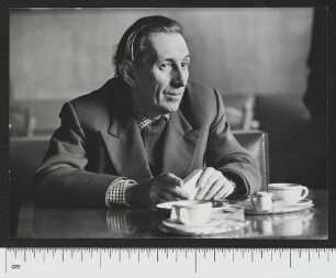 Porträtaufnahme Walter Mehring