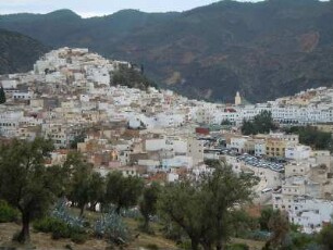 Moulay Idriss - Stadtübersicht : Stadtübersicht über den für Muslime heiligsten Ort in Marokko. Aufgenommen am 30. Oktober 2010 in Moulay Idriss
