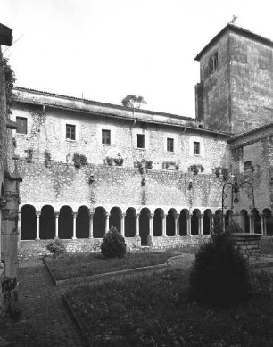Zisterzienserkloster — Kreuzgang