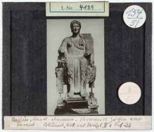 Berlin: Staatliche Museen (Altes Museum), Thronende Göttin aus Tarent