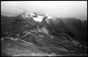 Großglockner: Straße um das Berghaus Fuschertörl, Gesamtansicht