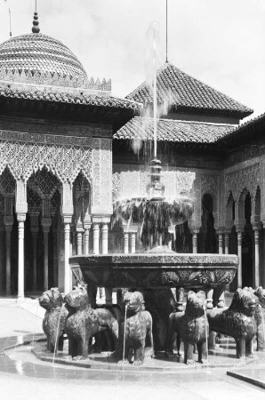 Granada, Alhambra. Löwenhof