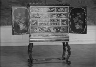 Schrank mit Chinoiserien