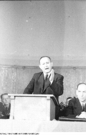 Dresden, Tolkewitz. II. Landesparteitag der SPD Sachsen in "Donaths Neuer Welt", Max Fechner, 6. April 1946