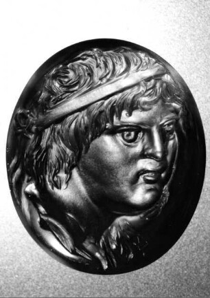 Hellenistische Gemme: Porträtkopf des Ptolemaios III. Euergetes