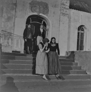 Sorbisches Volkstheater: "Wotprosenje" (Die Abbitte) : Loga. Schauspieler des Sorbischen Volkstheaters bei der Aufführung des Theaterstückes "Wotprosenje" (Die Abbitte)