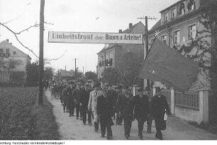 Dresden, Helfenberg, Rockau, Bodenreform im Rittergut Helfenberg in Anwesenheit des Stellvertretenden Ministerpräsidenten Kurt Fischer, 1945