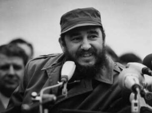 Dresden-Altstadt, Theaterplatz. Fidel Castro spricht auf der Kundgebung