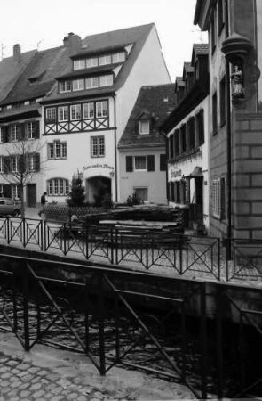 Freiburg: Die Insel, von der Feierling Brauerei aus, Vordergrund Gewerbebach