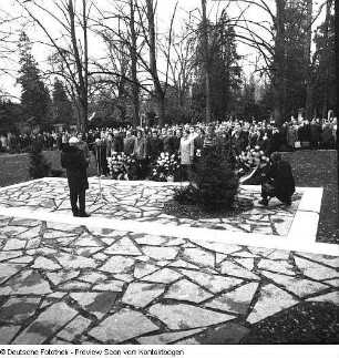 Johannisfriedhof Dresden, Einweihung einer Gedenkstätte für polnische und tschechische Staatsbürger, die in den Jahren des Faschismus in Deutschland (Dresden) ums Leben kamen