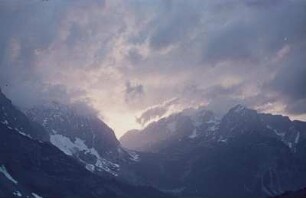Mittenwald/Karwendel. Wolkenverhangene Berge
