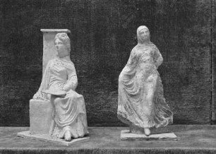 Sitzende Tanagra-Figur