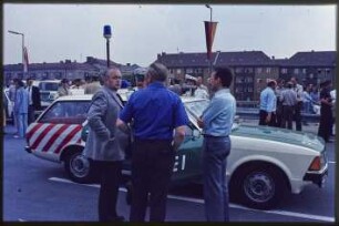Proteste bei der Eröffnung der Autobahnüberbauung Schlangenbader Straße