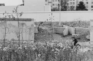 An der ehemaligen Staatsgrenze zu Westberlin/Berliner Mauer