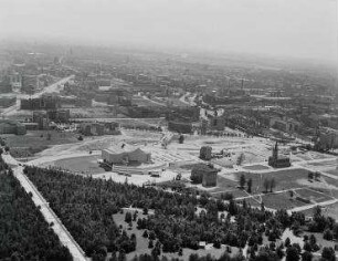 Luftaufnahme, Blick von Nord-Westen auf das Kulturforum mit Philharmonie und Matthäikirchplatz. Berlin-Tiergarten, Potsdamer Straße