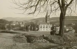 Gohrisch-Cunnersdorf. Ortsansicht mit Dorfkirche Cunnersdorf (1854/1855; O. Hofmann)