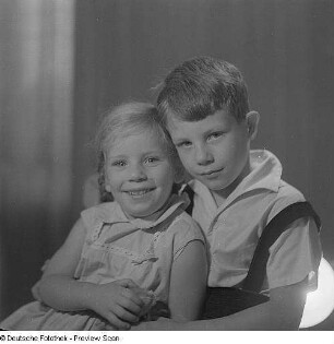 Porträt von Schwester und Bruder