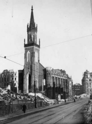 Zerstörte Katholische Kirche, Blick aus der Weststraße Richtung Neues Rathaus