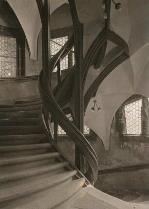 Albrechtsburg, Großer Wendelstein, Blick aus der Eingangstür des Kirchensaales im 1. Obergeschoß, 1927
