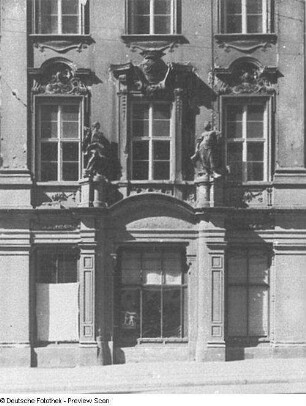 Bautzen, Innere Lauenstraße 2. Wohnhaus mit Laden ((sogenanntes Grütznersches Haus) 1720/1724). Portal der Ostfassade