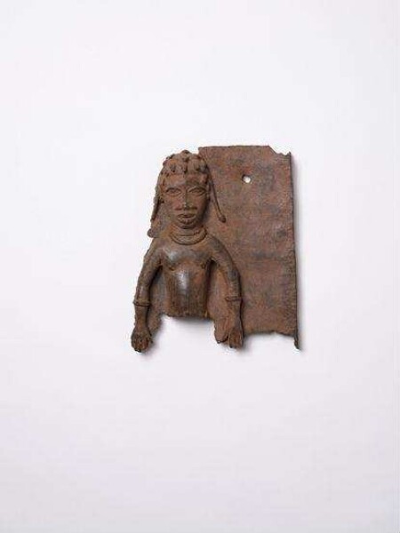 Bronze plate, man with "pigtail hairstyle"