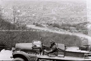 Negativ 2. WK/ Film 46 (Landschaft; Kriegsreporter; Soldaten mit Kriegsgerät auf Pferden)