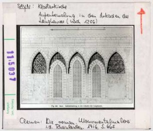 Sayn, Klosterkirche: Aussenbemalung in den Arkaden des Langhauses