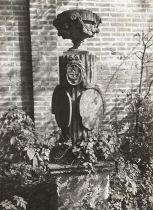 Grabmal Bohde : Grabmal Bohde. Sandstein (wohl um 1800). Gautzsch, Kirchhof