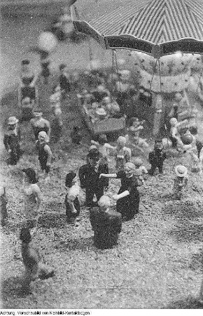 Dresden, Museum für Sächsische Volkskunst: Lichtelabend, Spielzeugvorlagen, Lehrgang für Volkskunst, September 1953. Aufnahmen entstanden anlässlich des 40jährigen Jubiläums des Museums.