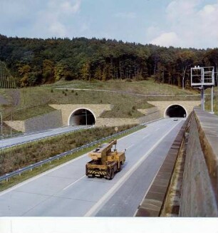 Tunnel bei Hölzern in km 528,925 Südportale