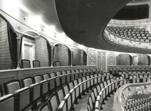 Dresden-Altstadt. Schauspielhaus (1912/1913; W. Lossow, M. H. Kühne; Umbau 1993/1995). Zuschauerraum. 1. Rang