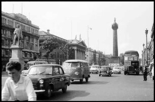 Dublin: O'Connell Street von der Brücke aus