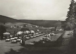 Rehefeld (Altenberg-Rehefeld-Zaunhaus). Terrasse der ehem. Grenzbaude. Blick talaufwärts mit Ortsteil Rehefeld-Zaunhaus