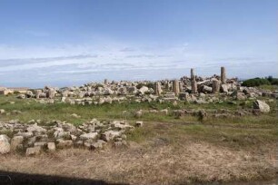 Akropolis — Tempel F