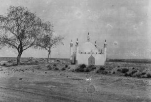 Moschee : Ein Sakralgebäude, möglicherweise eine Moschee im Tian Shan Hochgebirge