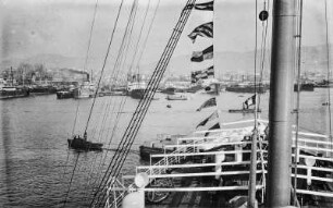Hafen von Piräus (HAPAG-Mittelmeerfahrt der Oceana Leonhardt 1929)