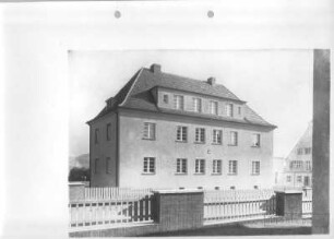 Seifhennersdorf. Wohnhaus (Zollbeamtenhaus; 1920/1930, Heimstättengesellschaft Sachsen/ H. G. S.)