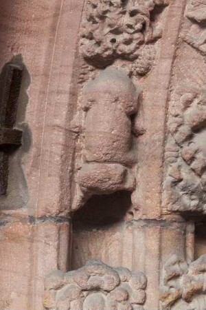 Evangelische Stadtkirche — Südportal — Tierfigur