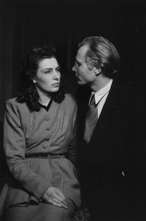 Szenenbilder aus dem Stück "Auf der anderen Seite" von Lillian Hellman am Hebbel-Theater Berlin