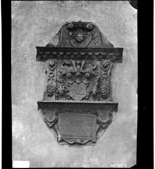 Linx Kirche Sankt Vincentius Wappen über dem Portal