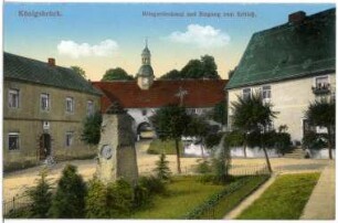 Königsbrück. Eingang zum Schloss mit Kriegerdenkmal
