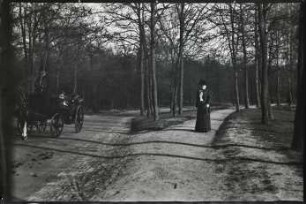 Paris. Louise Mayer im Bois de Boulogne